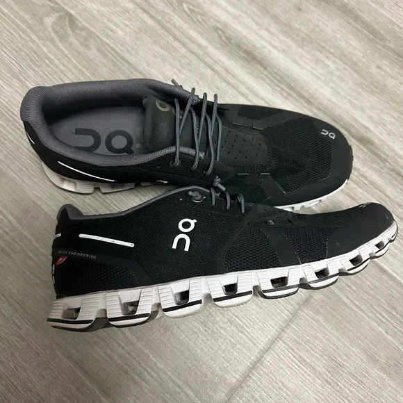 On Cloud Black Women’s Sneakers - Picture 2 of 5